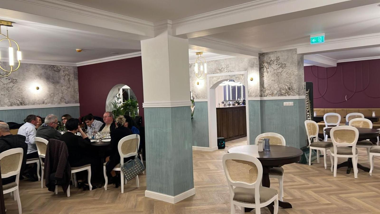 فندق Colina Restaurant & Events Bistriţa المظهر الخارجي الصورة