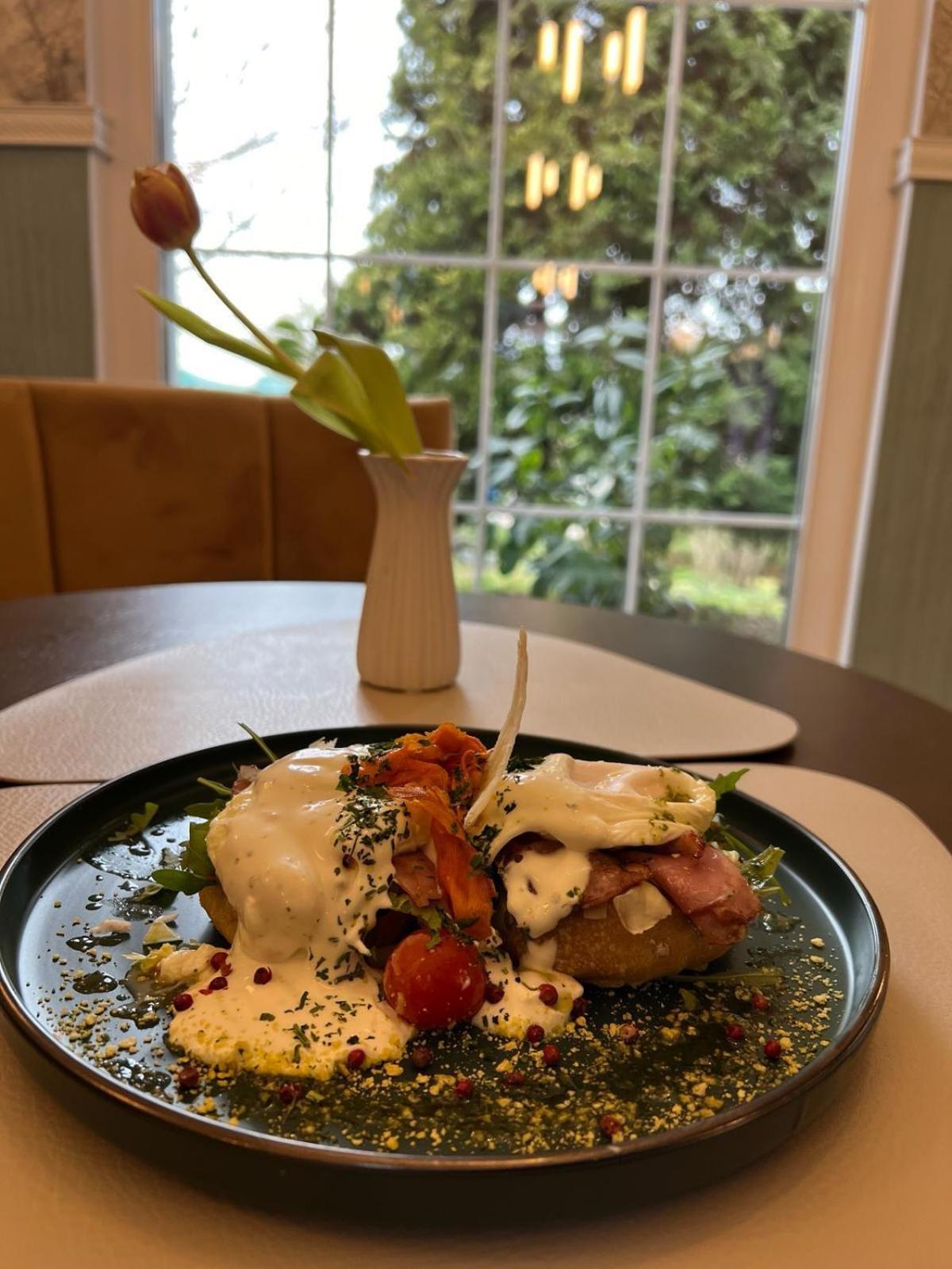 فندق Colina Restaurant & Events Bistriţa المظهر الخارجي الصورة