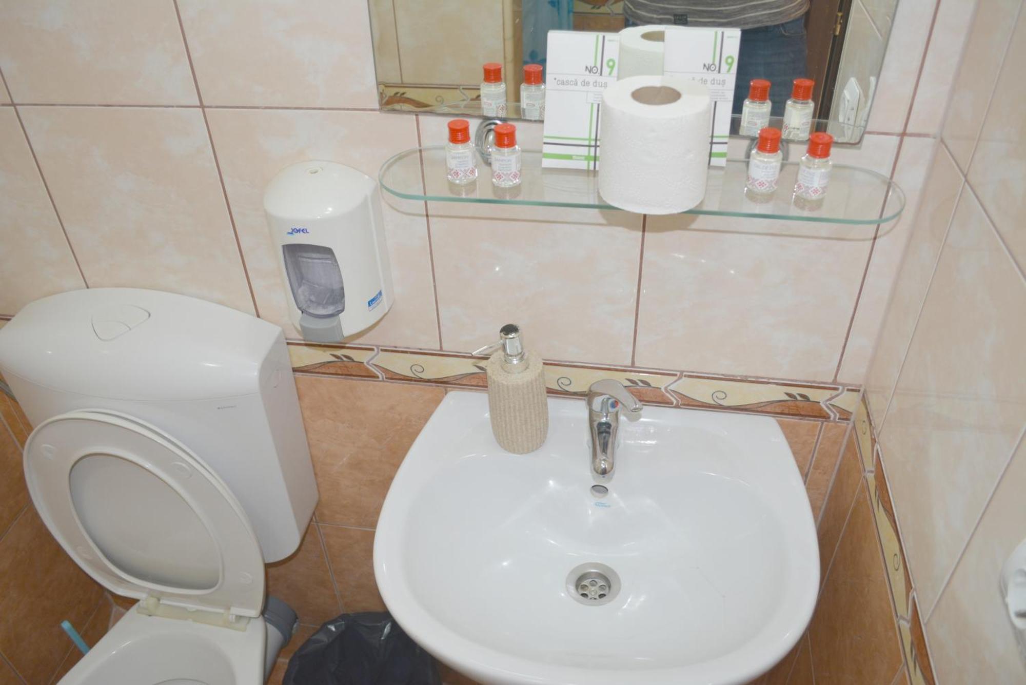 فندق Colina Restaurant & Events Bistriţa الغرفة الصورة