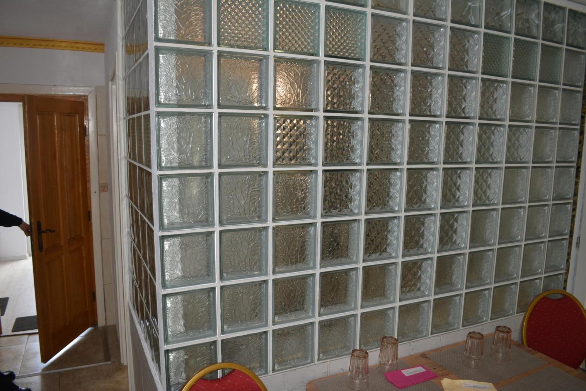 فندق Colina Restaurant & Events Bistriţa المظهر الخارجي الصورة