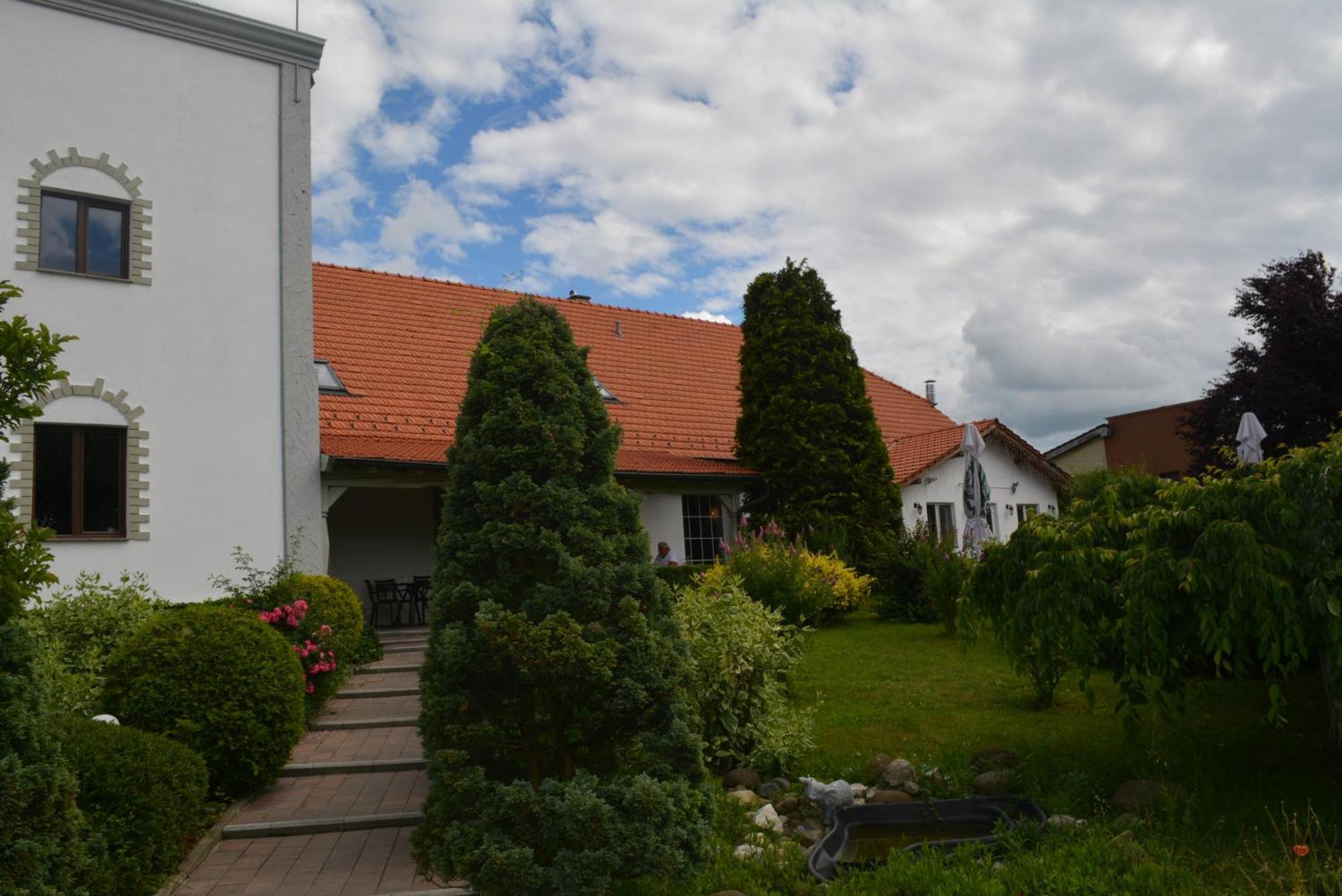 فندق Colina Restaurant & Events Bistriţa المظهر الخارجي الصورة